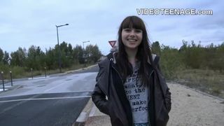 Подборка с восемнадцатилетними девушками, мастурбирующими пилотки