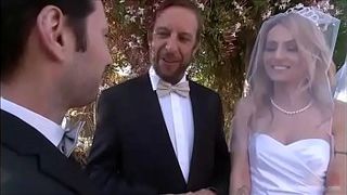 Муж после свадьбы оттрахал блондинку со своими друзьями